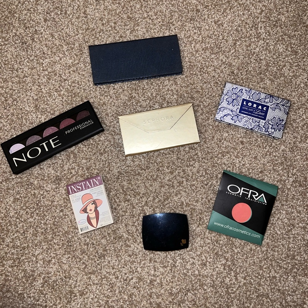 Multiple eyeshadow & plush palettes